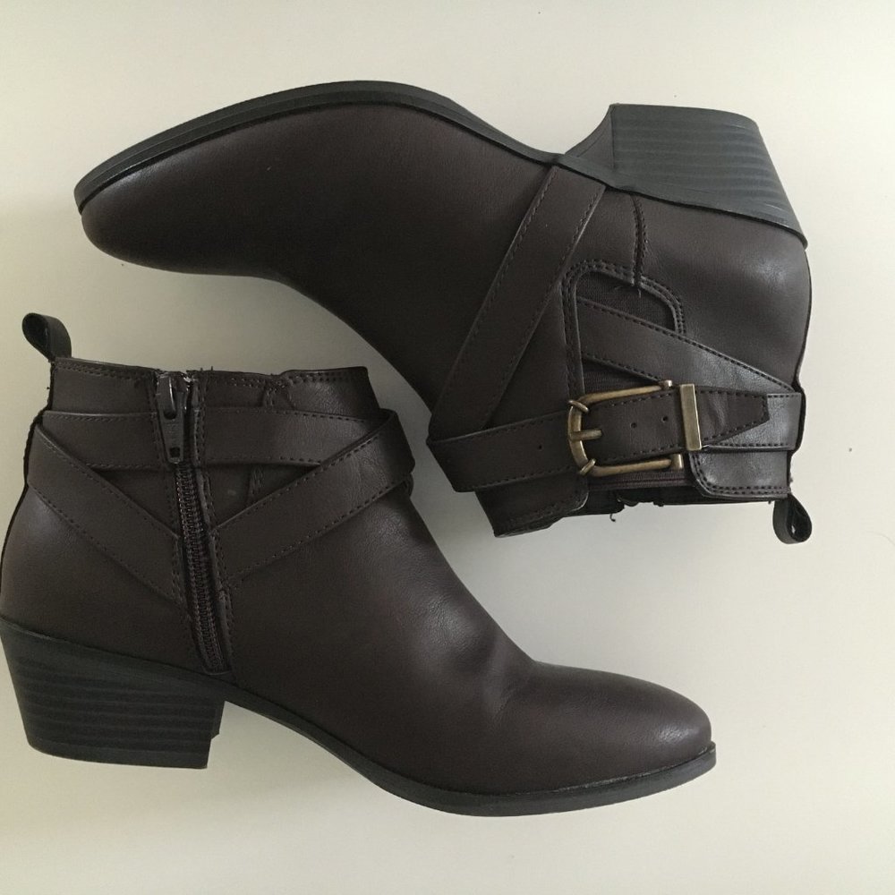 style & co. womens brown harperr faux leather ankle boot booties size 6.5M EUC